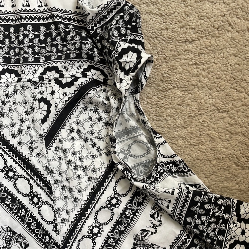 ✨NWOT Black & White Romper✨ - Picture 3 of 7